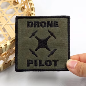 Brodert DRONE PILOT Patch grønn (7,5 × 7,5 cm)